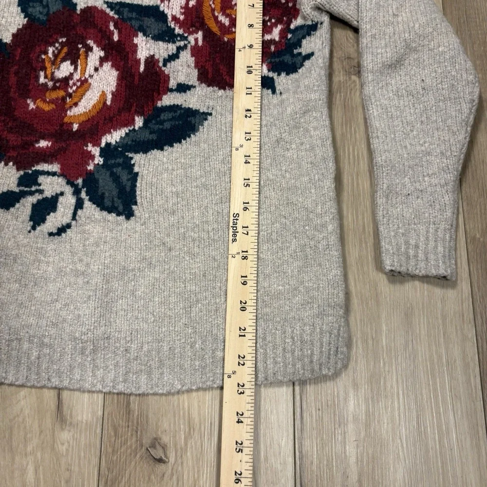 Abercrombie and Fitch Sweater Knit Roses Flowers Size Extra Small‎ - Oatmeal